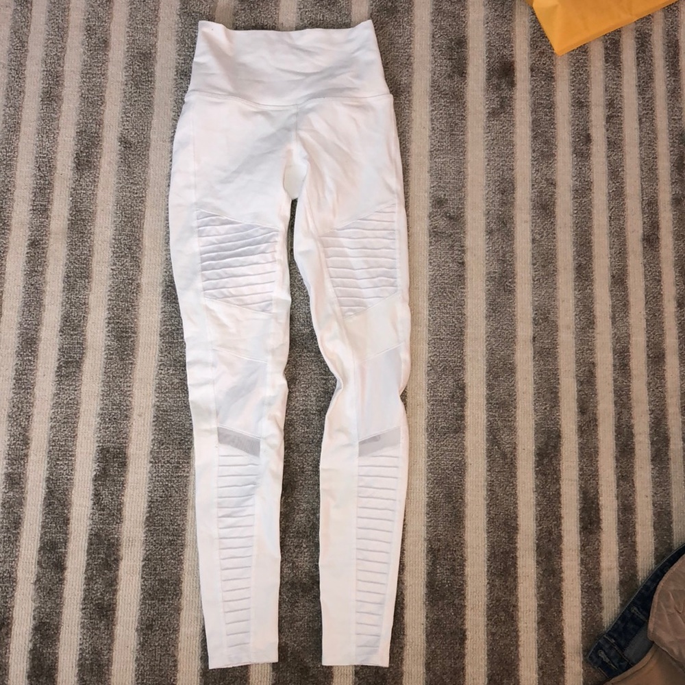 White high waisted alo yoga leggings